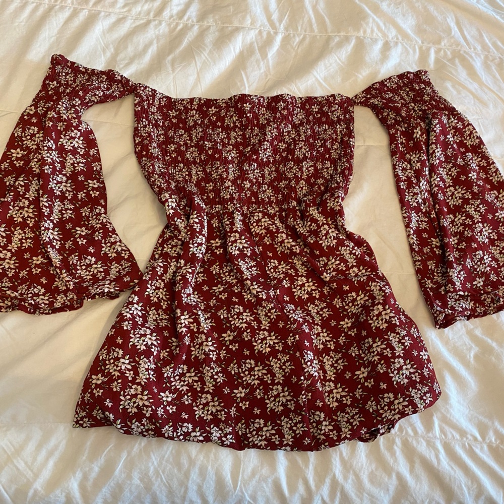 Adorable off the shoulder dress with scrunch top - Size medium